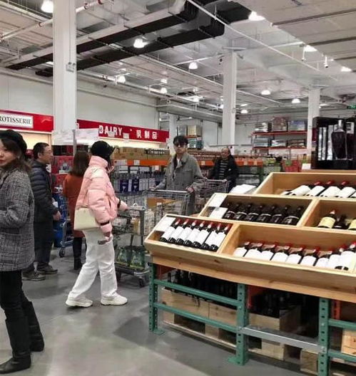 雷佳音夫妇罕见同框,翟煦飞穿粉色羽绒服好清新,结婚十年似热恋
