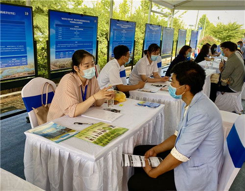 人才智慧市场国际经济合作区分市场暨青年驿站在青岛西海岸新区正式启用