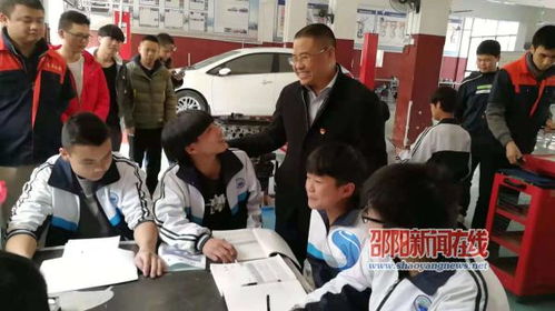 绥宁县教科局党委书记局长罗青松到县职业中专检查工作
